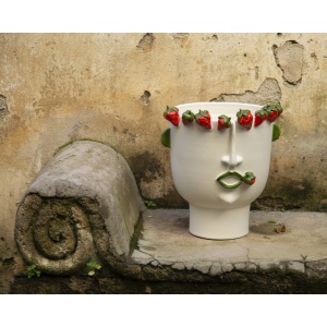 Donna Fragraria, venditrice di fragole