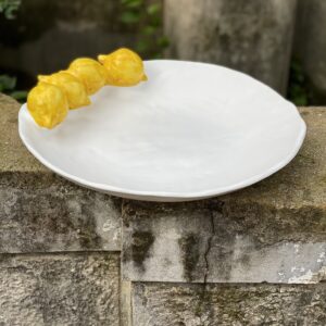Piatto con limoni a rilievo